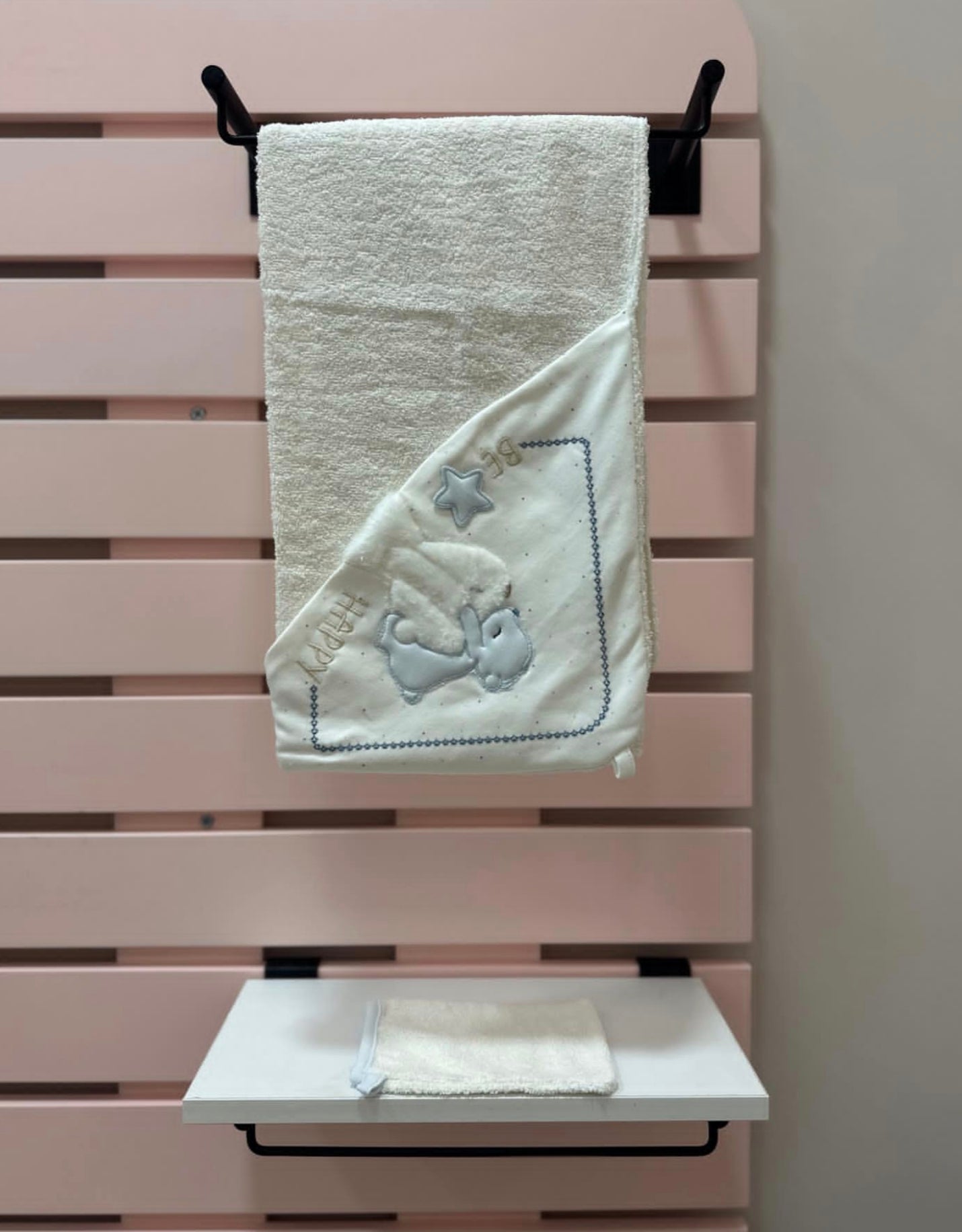 Basic Be Happy Towel